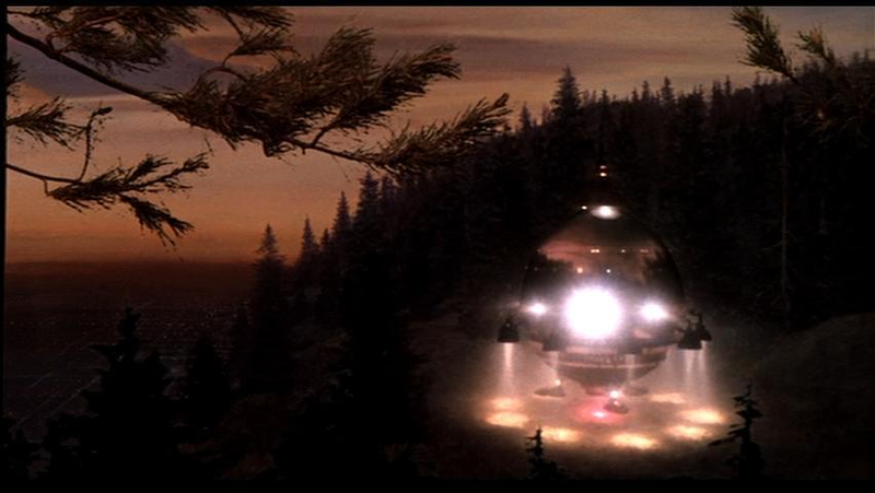 Illustration for article titled The Best "Aliens Land on Earth" Scenes Ever Filmed